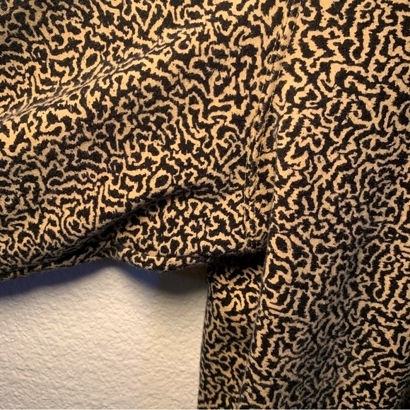 Jones New York Sport Turtleneck Mockneck Patterned Tan Black Long Sleeve Shirt - Picture 7 of 12